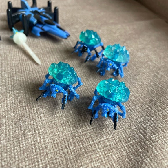 War Planets Vintage Trendmasters 1997 Planet Ice Moon Alpha  War planets vintage trendmasters planet ice moon alpha bugs 1997